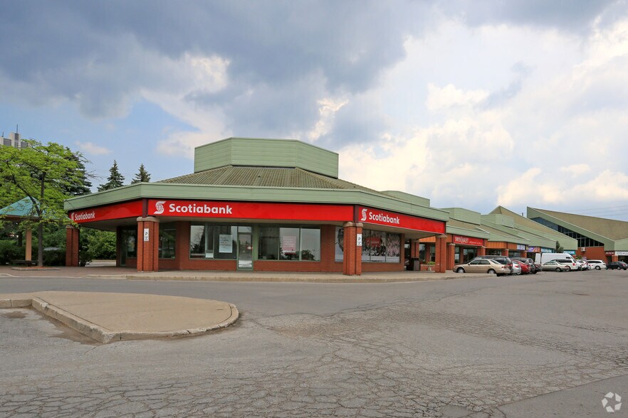 More Photos Of 7700 Bathurst St, Vaughan Freestanding For Lease