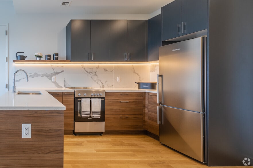 More Photos Of 45-67 Davis St, Long Island City Apartments For Lease