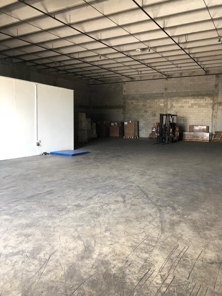 More Photos Of 6709 NW 84th Ave, Doral Light Distribution For Lease