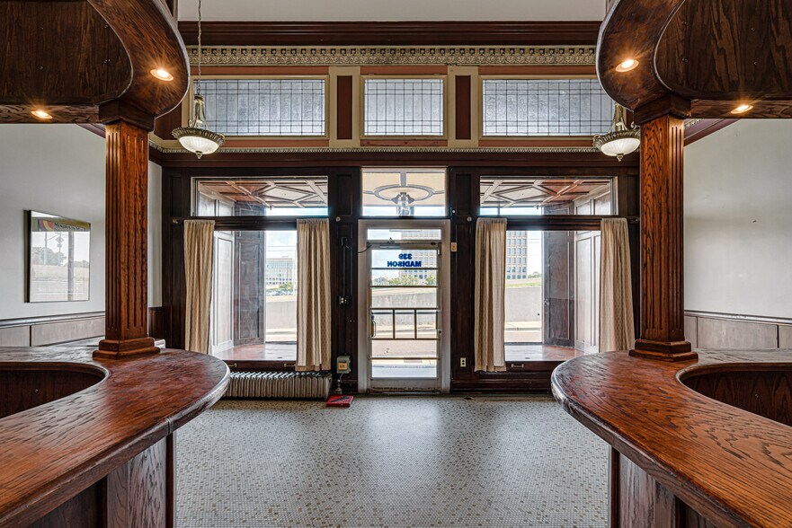 More Photos Of 339 Madison Ave, Memphis Storefront Retail Office For Sale
