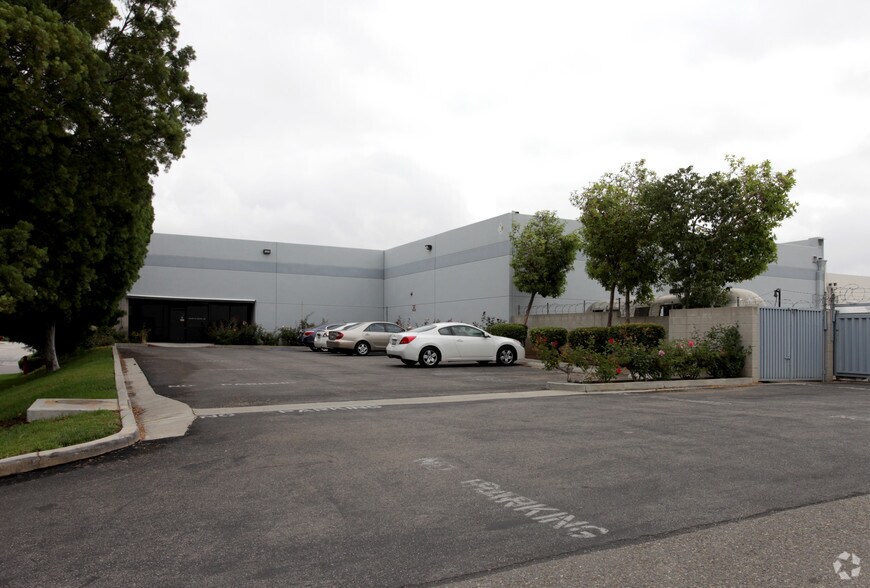 More Photos Of 391 Elizabeth Ln, Corona Warehouse For Lease