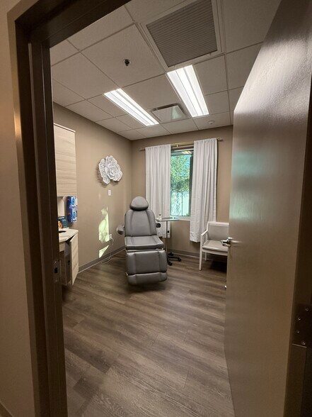 More Photos Of 5234 Little Rd, New Port Richey Medical For Lease