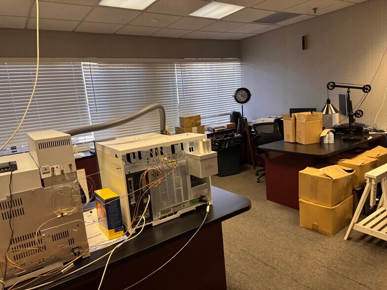 More Photos Of 161 Remington Blvd, Ronkonkoma Warehouse For Sale