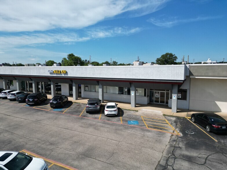 More Photos Of 102-110 Midtown Dr, Kilgore General Retail For Lease