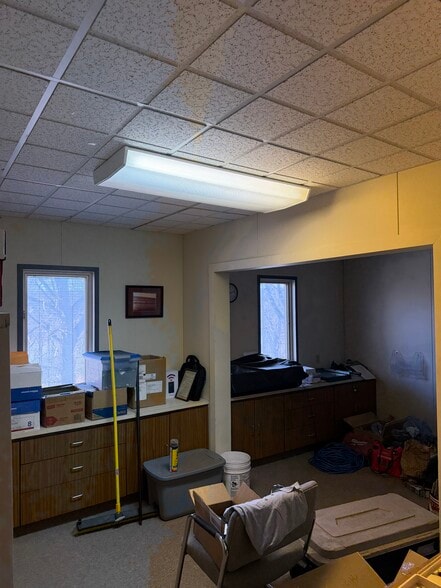 More Photos Of 104 Woodward Hill Rd, Edwardsville Office For Sale