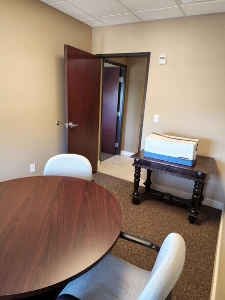 More Photos Of 401 Ranch Road 620 S, Lakeway Medical For Sale