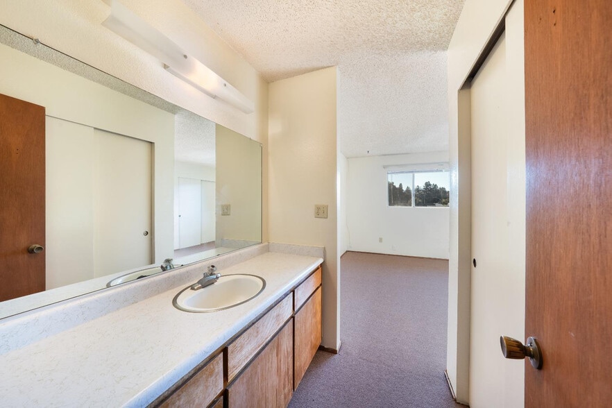 More Photos Of 960 Marlene St, Ukiah Apartments For Sale