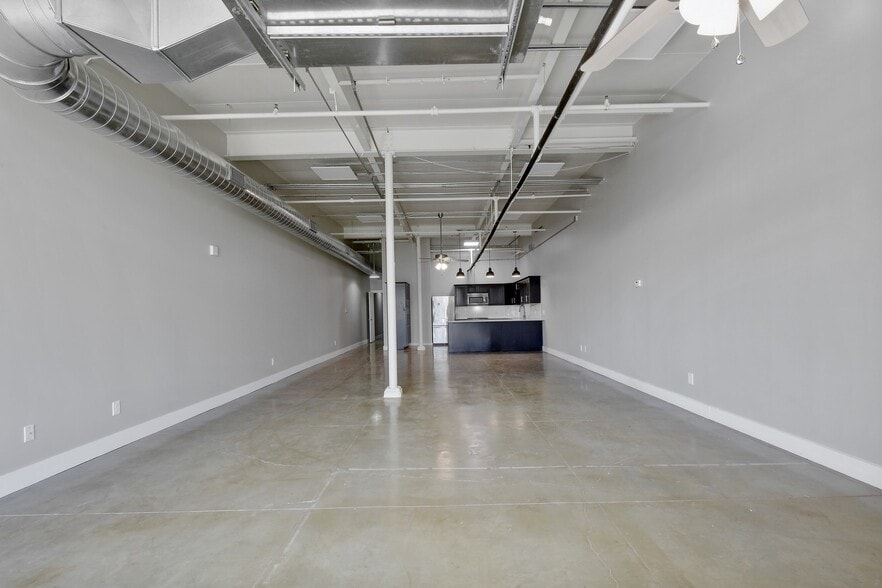 More Photos Of 3363 E Commerce St, San Antonio Warehouse For Sale