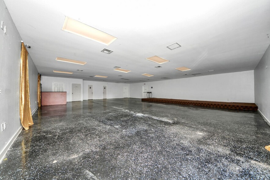 More Photos Of 8346 Howard Dr, Houston Office For Sale