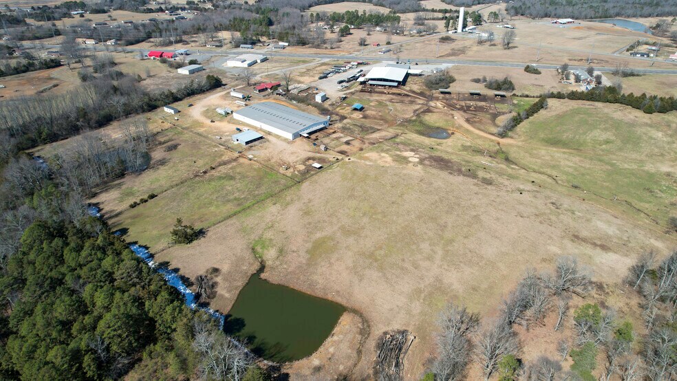 More Photos Of 99 Stacks Dr, Damascus Horse Stables For Sale