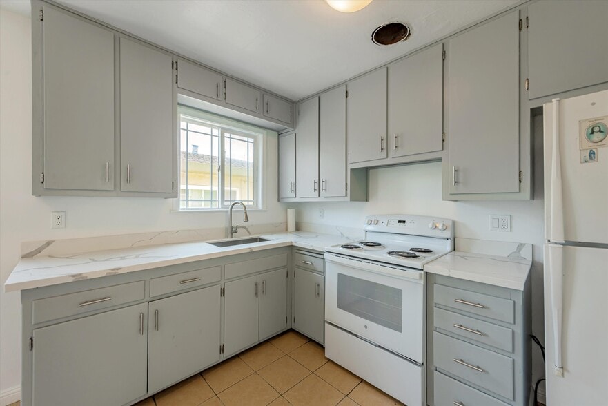More Photos Of 3404 School St, Oakland Apartments For Sale
