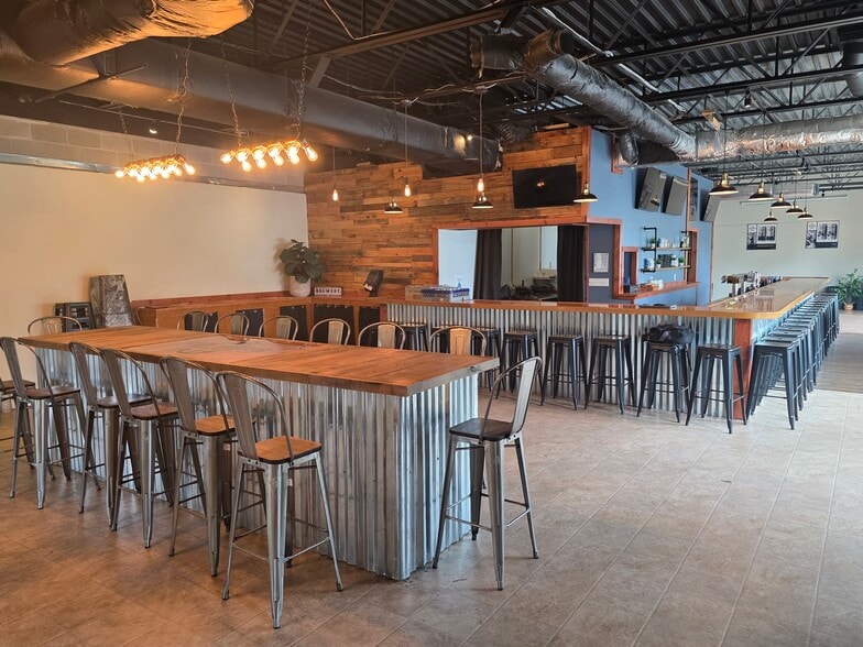 More Photos Of 5 Payne Ave, Rockland Flex For Sale