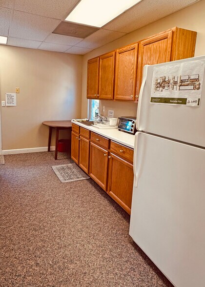 More Photos Of 33100 Grand River Ave, Farmington Office For Lease