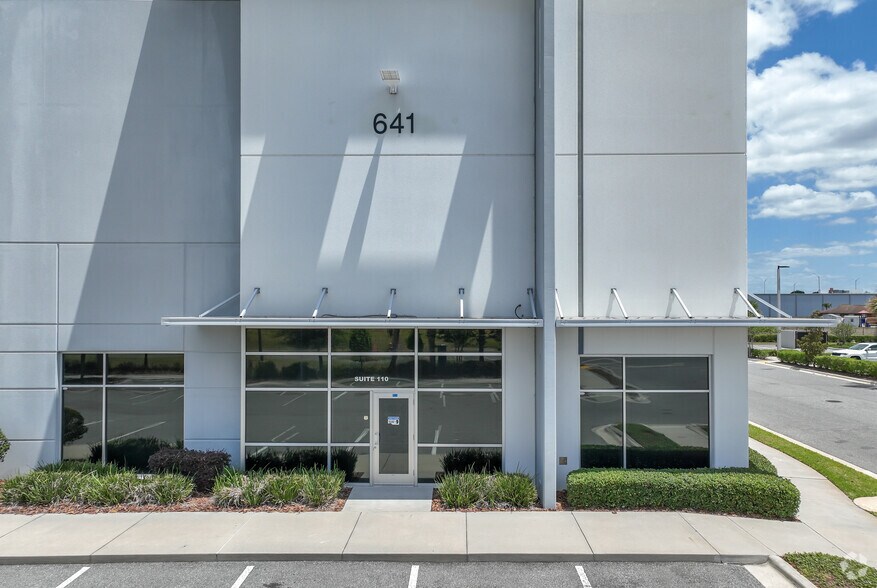 More Photos Of 641 E Crown Point Rd, Ocoee Unknown For Lease