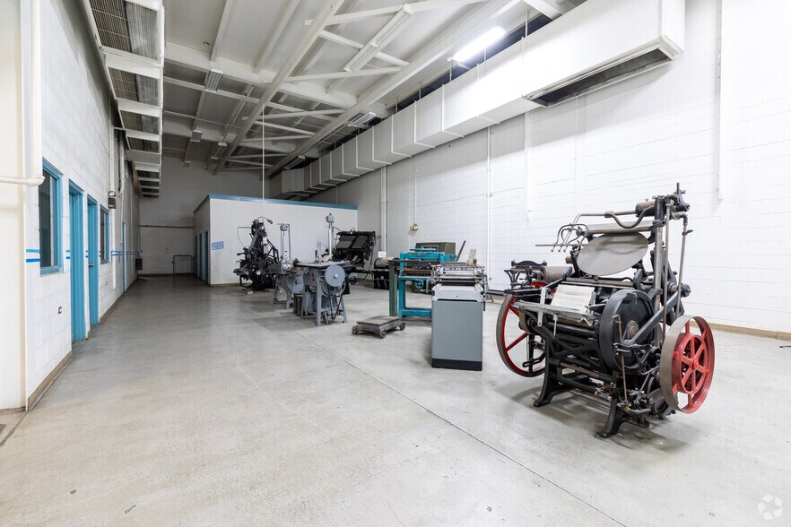 More Photos Of 825 W 6th St, Pueblo Light Distribution For Sale