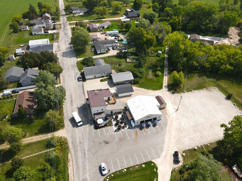 More Photos Of W3239 Dundas Rd, Kaukauna Bar For Sale