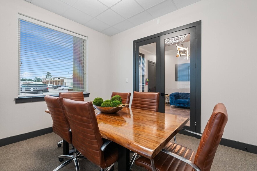 More Photos Of 14547 Lake Business Dr, Conroe Loft Creative Space For Sale