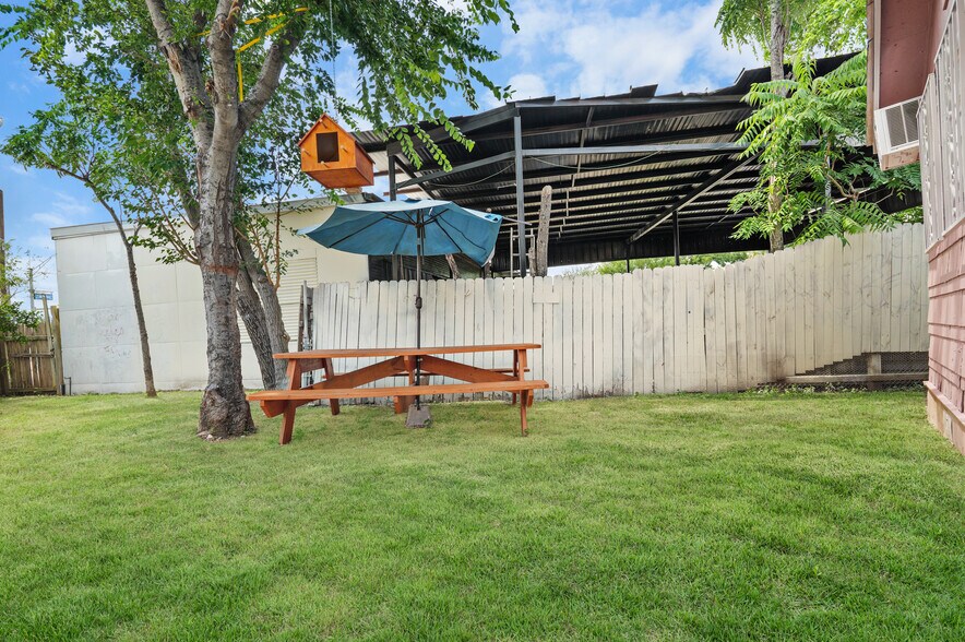 More Photos Of 611 Fredericksburg Rd, San Antonio Freestanding For Lease