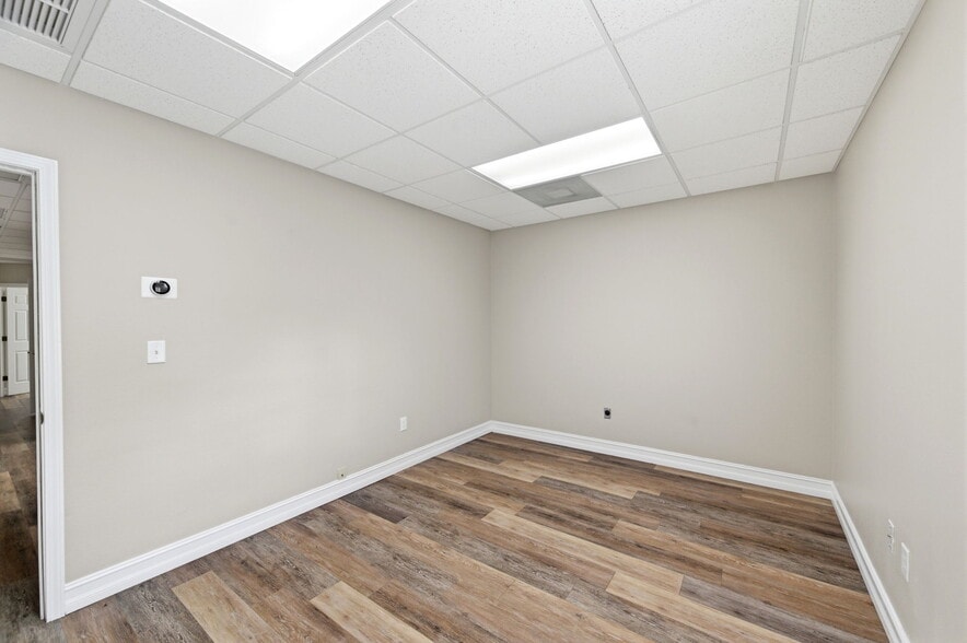 More Photos Of 11373 Country Way Blvd, Tampa Medical For Sale