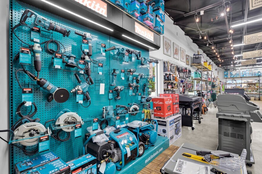 More Photos Of 82705 Overseas Hwy, Islamorada General Retail For Sale