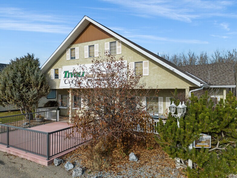 More Photos Of 1916 10th Av, Spruce View Restaurant For Sale
