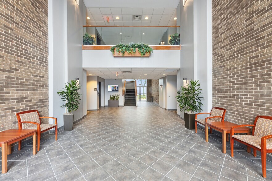 More Photos Of 9403 Kenwood Rd, Blue Ash Medical For Lease