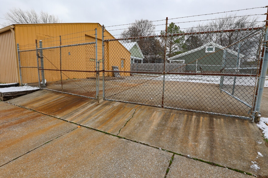 More Photos Of 633 N 6th St, Paducah Warehouse For Sale