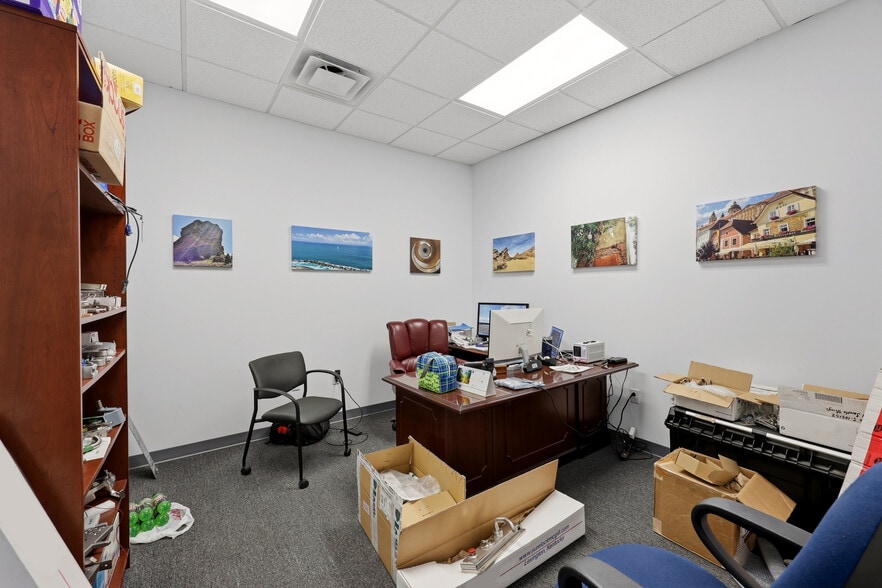 More Photos Of 2380 Fortune Dr, Lexington Light Manufacturing For Lease