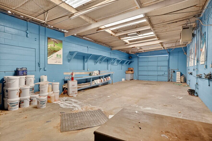 More Photos Of 2201 E 8th St, Odessa Office For Sale