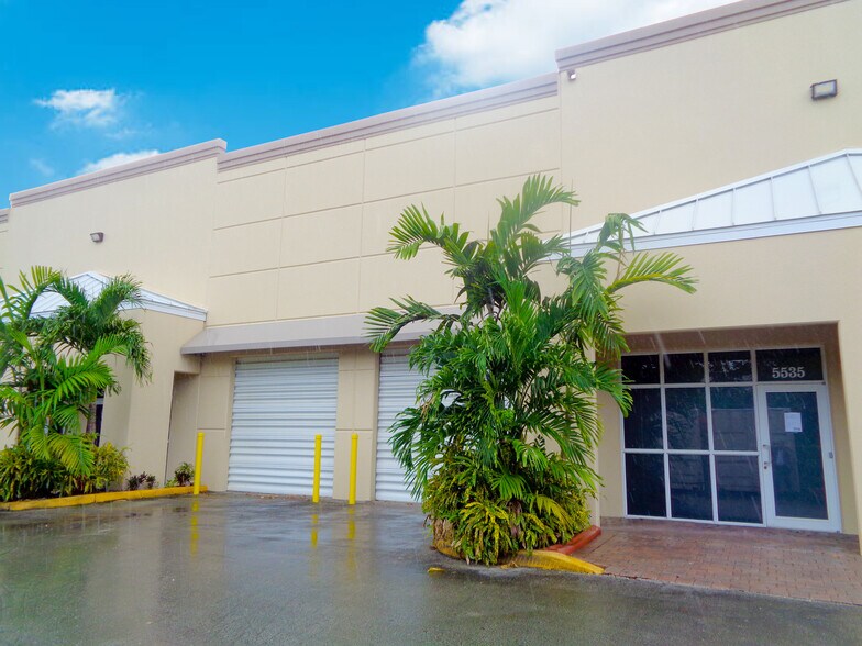 More Photos Of 5501-5553 N Nob Hill Rd, Sunrise Light Distribution For Lease