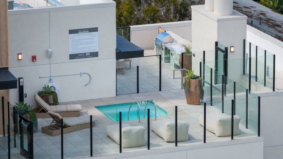 More Photos Of 1511 N Fairfax Ave, Los Angeles Apartments For Lease