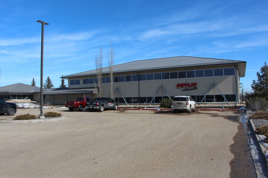 More Photos Of 11211 Winterburn Rd NW, Edmonton Office For Sale