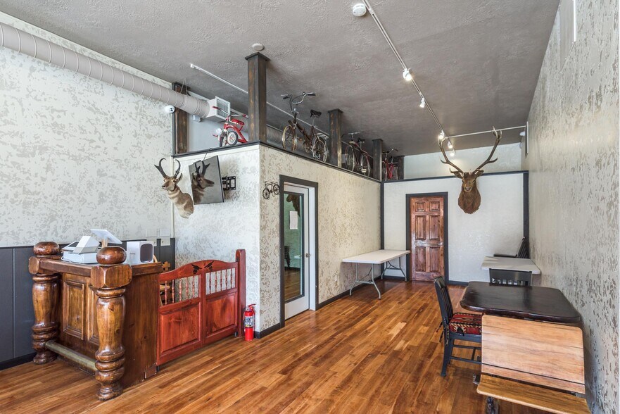 More Photos Of 117 Pine St, Pinedale Restaurant For Sale