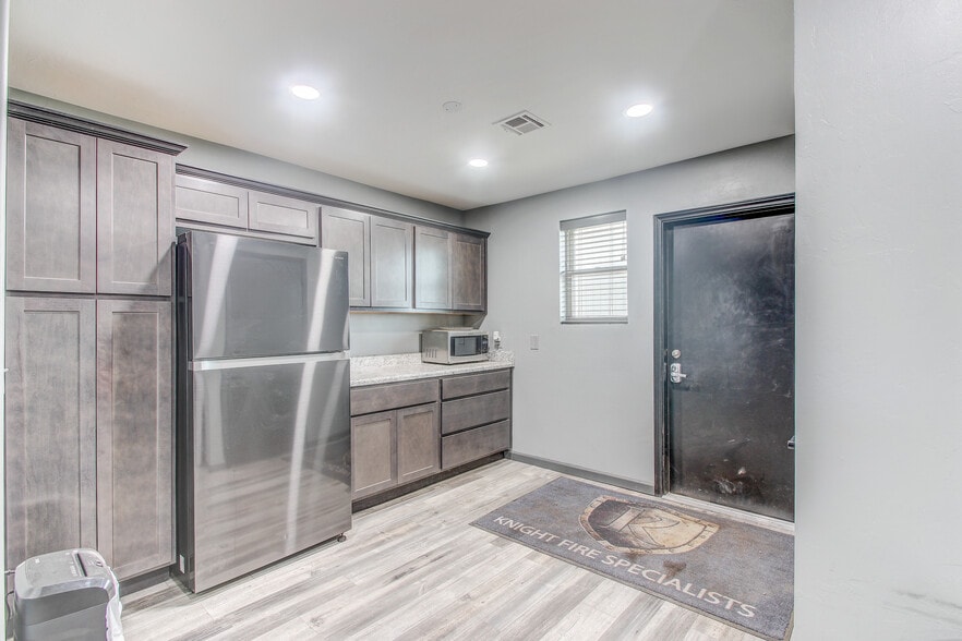 More Photos Of 6532 SW 44th St, Oklahoma City Service For Sale