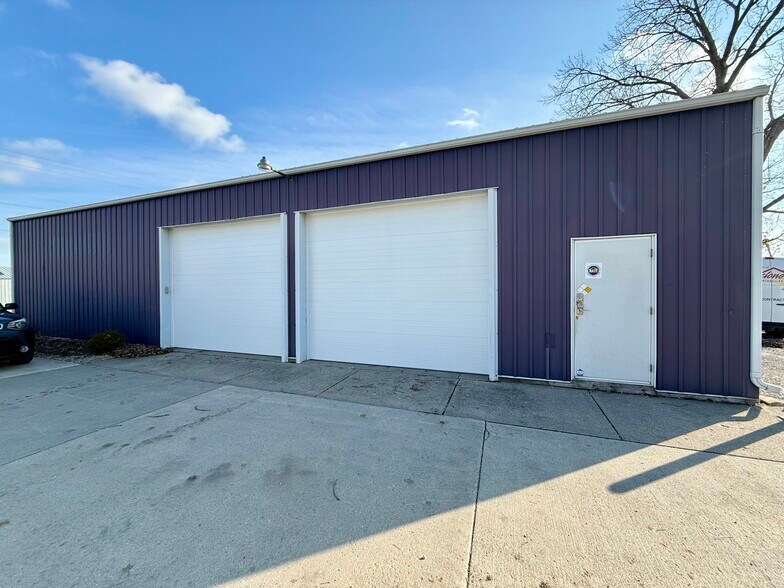 More Photos Of 431 Whitney Ave, Ames Warehouse For Sale