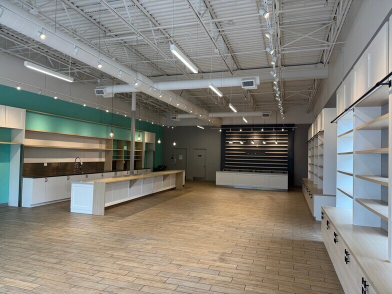 More Photos Of 2015 W Foxwood Dr, Raymore Unknown For Lease