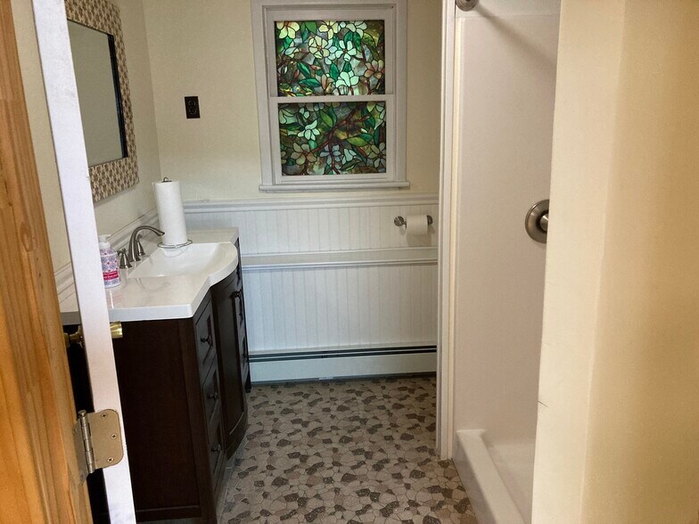 More Photos Of 1595 Hartford New London Tpke, Oakdale Freestanding For Sale