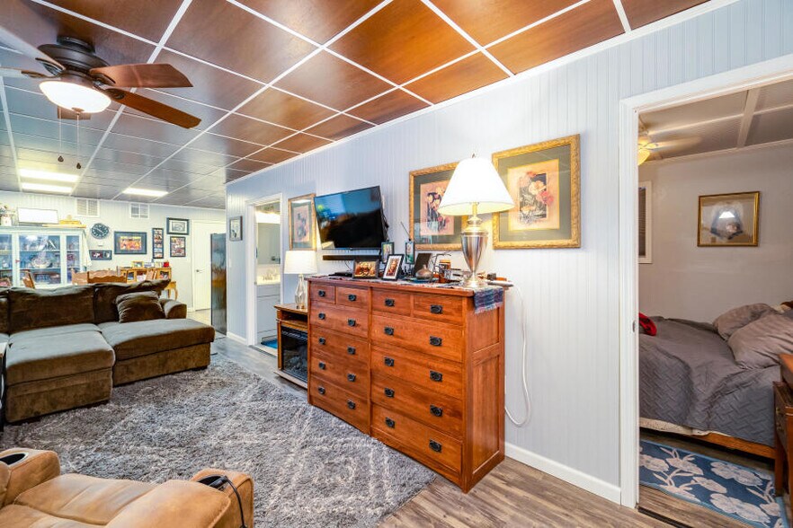 More Photos Of 2127-2129 W College St, Springfield Loft Creative Space For Sale