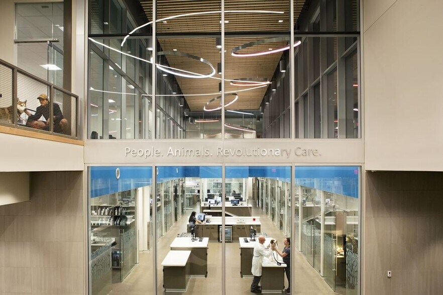 More Photos Of 4801 West Fwy, Fort Worth Veterinarian Kennel For Sale