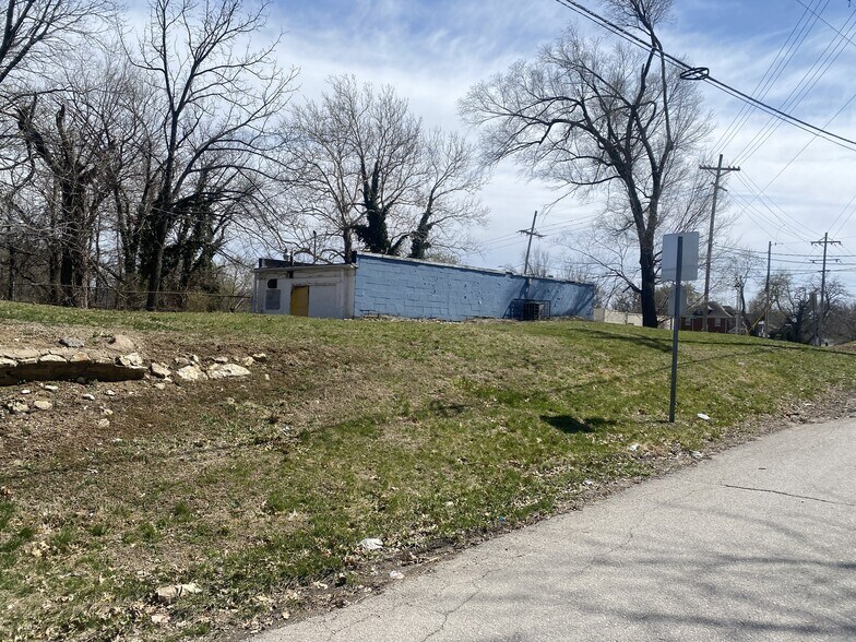 More Photos Of 1158 Quindaro Blvd, Kansas City Office For Sale