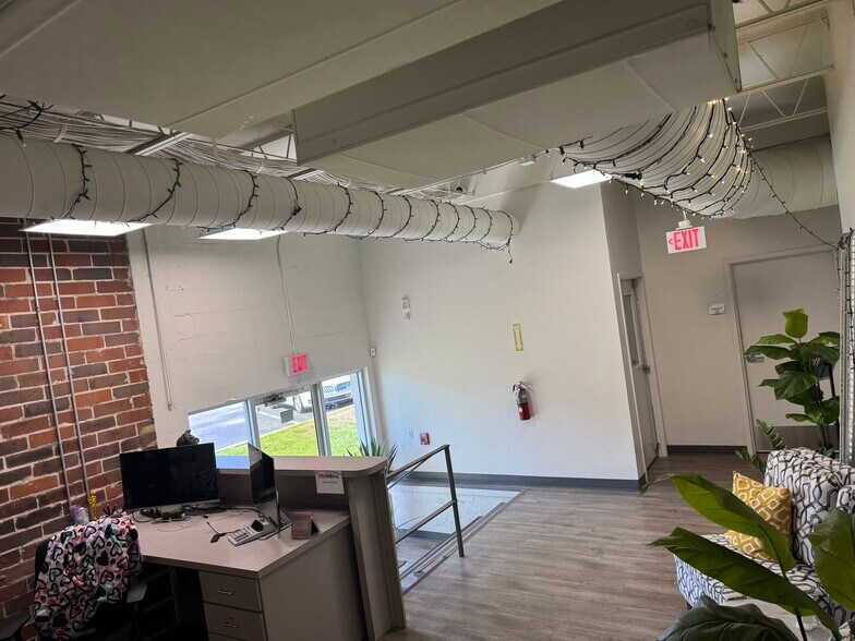 More Photos Of 3600 N 75th Ter, Pinellas Park Loft Creative Space For Lease