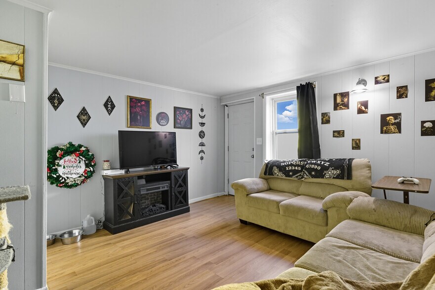 More Photos Of 10 Portland St, South Berwick Storefront Retail Residential For Sale