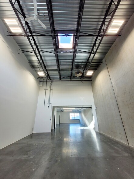 More Photos Of 950 Seaborne Av, Port Coquitlam Warehouse For Sale