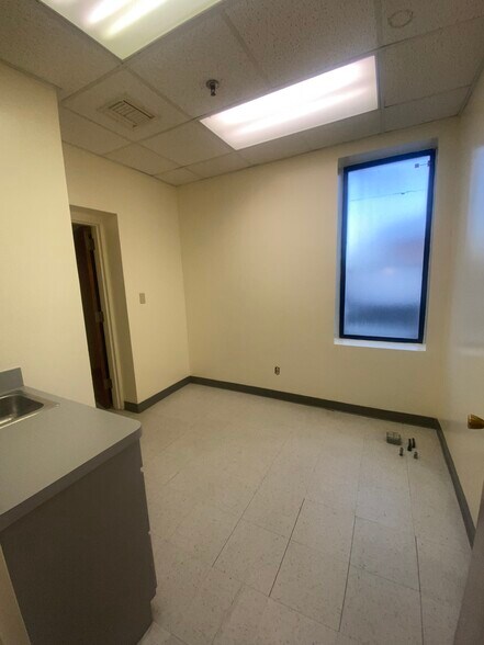 More Photos Of 9101 4th Ave, Brooklyn Medical For Lease
