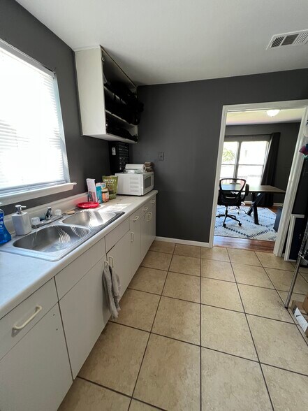 More Photos Of 204 West Street, Hutto Office For Lease