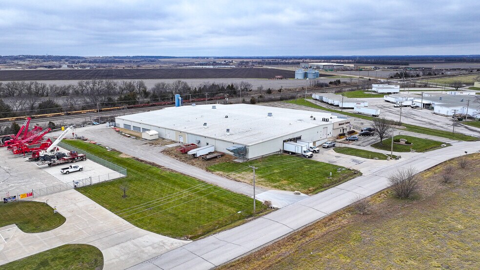 More Photos Of 1674 N Industrial Ave, Ottawa Manufacturing For Sale