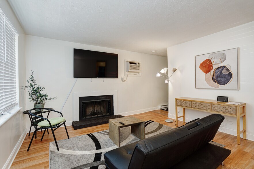 More Photos Of 200-208 E Palestine Ave, Madison Apartments For Sale