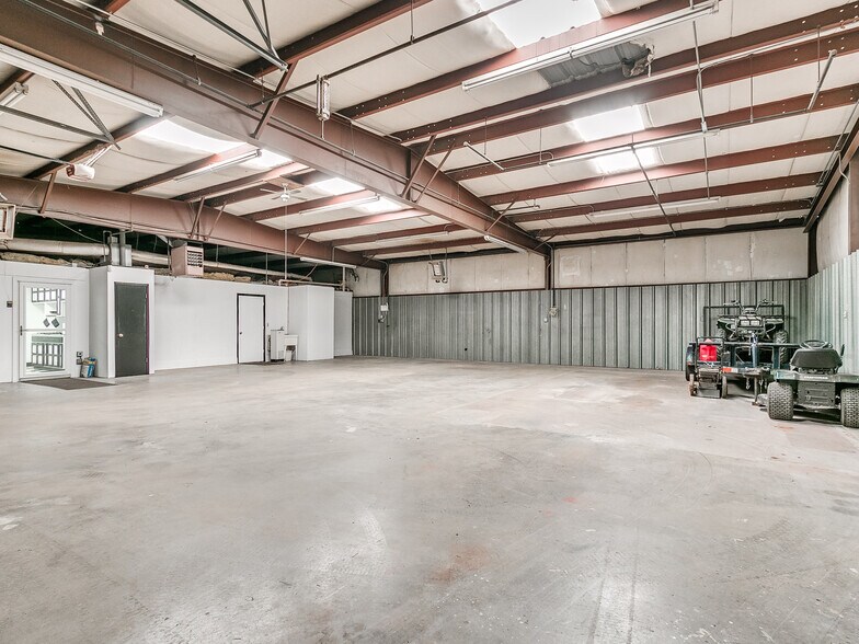More Photos Of 1608 E State Highway 152, Mustang Warehouse For Sale
