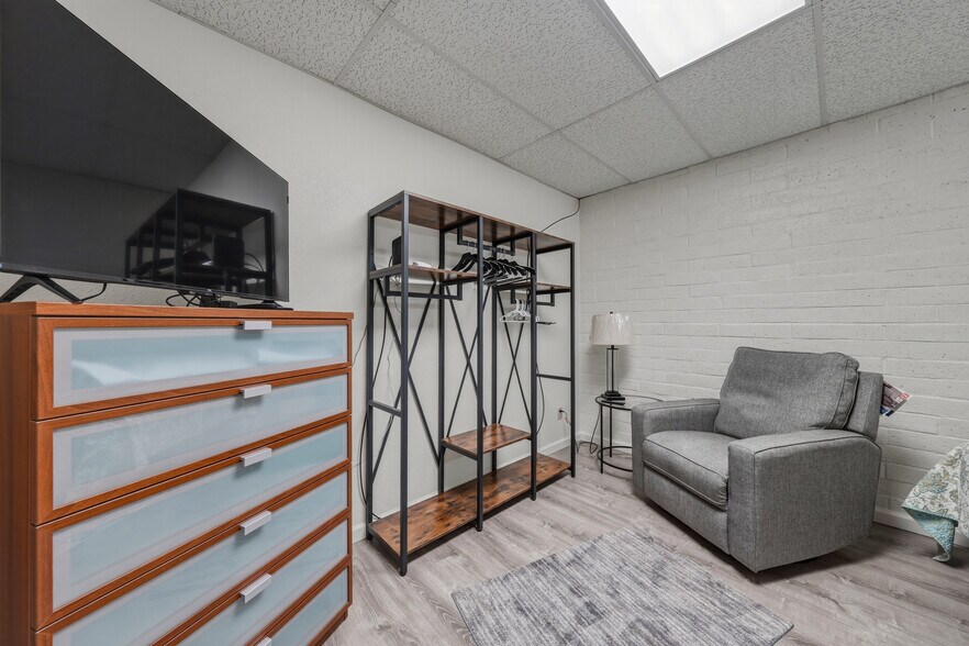 More Photos Of 14420 Lakeshore Dr, Clearlake Office For Sale