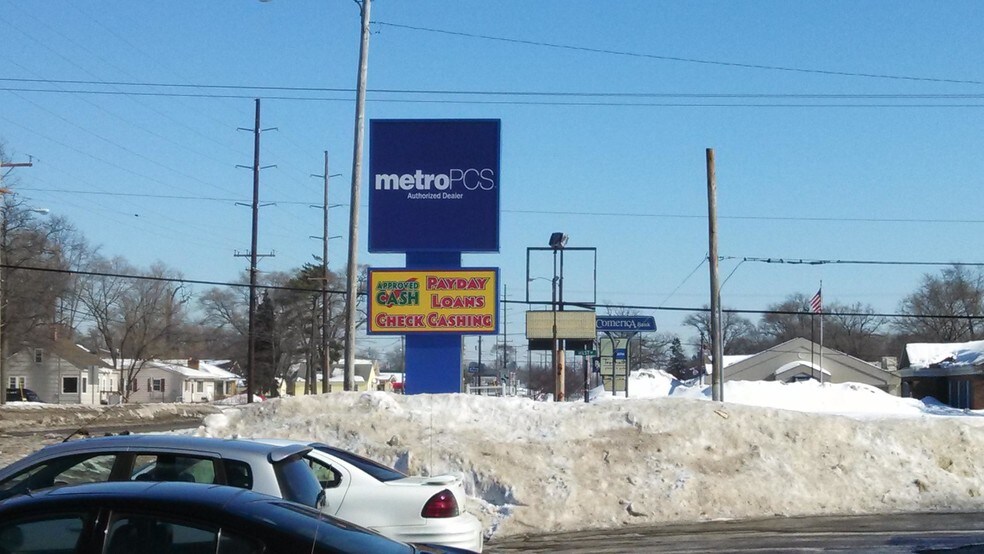 More Photos Of 2085 E Apple Ave, Muskegon Storefront For Lease